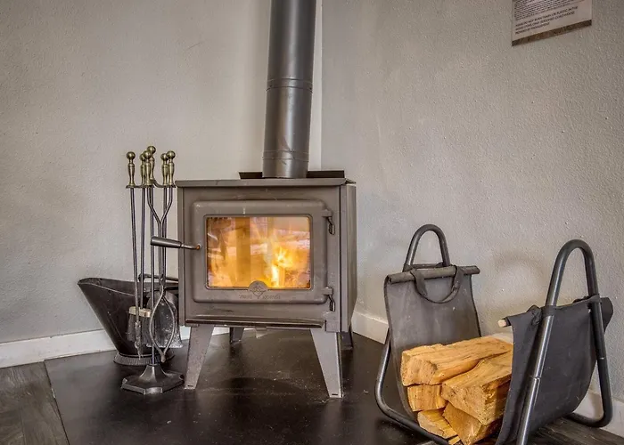 Riverbend Retreat 3 - Riverfront, Hot Tub, Bbq Pet Friendly